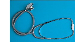 STETOFONENDOSCOPIO LEGGERO, GIREVOLE, CON MEMBRANA ED ANELLINO GOMMA NELLO STETOSCOPIO. ARCHETTO BIAURICOLARE PER AUSCULTAZIONE CON MOLLA ESTERNA - dottorbianchi.it