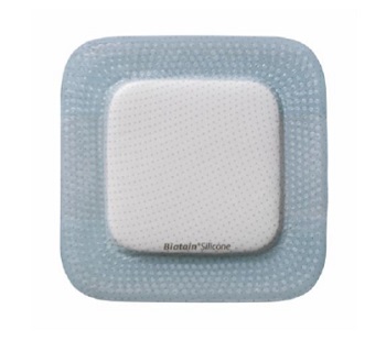MEDICAZIONE BIATAIN IN SCHIUMA DI POLIURETANO CON BORDO ADESIVO IN SILICONE PER SACRO 15X19 CM 5 PEZZI - dottorbianchi.it